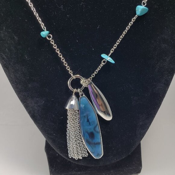 36 inches Polished Silver plated shell beads Necklace with pendants - Picture 3 of 5